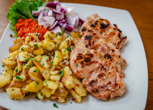 Fotografija 11 - Uživajte u slasnim gotovim jelima iz Antinog gušta na prostranoj terasi!