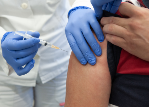 Poznati detalji prvog masovnog cijepljenja u Šibeniku: Na Baldekin pozvano 500 ljudi, 'višak cjepiva' vratit će se ambulantama