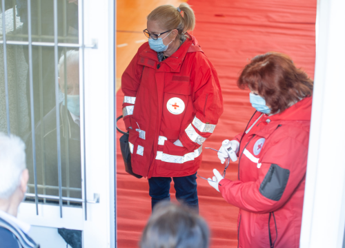 Fotografija 17 - Na Baldekin po svoju dozu ide 480 ljudi: Bivša medicinska sestra Ana Paić prva je cijepljena protiv covida