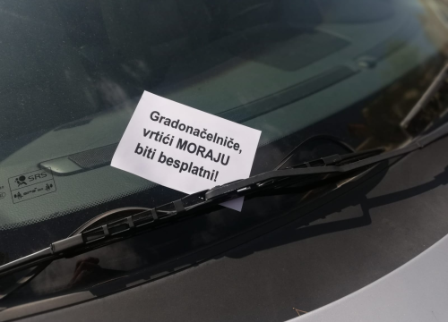 Poruke gradonačelniku zataknute na brisačima i dalje su aktualne po Šibeniku