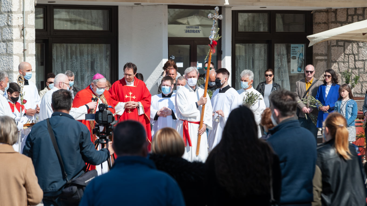 Procesijom, misom i blagoslovom maslinovih grančica Šibenčani proslavili Cvjetnicu