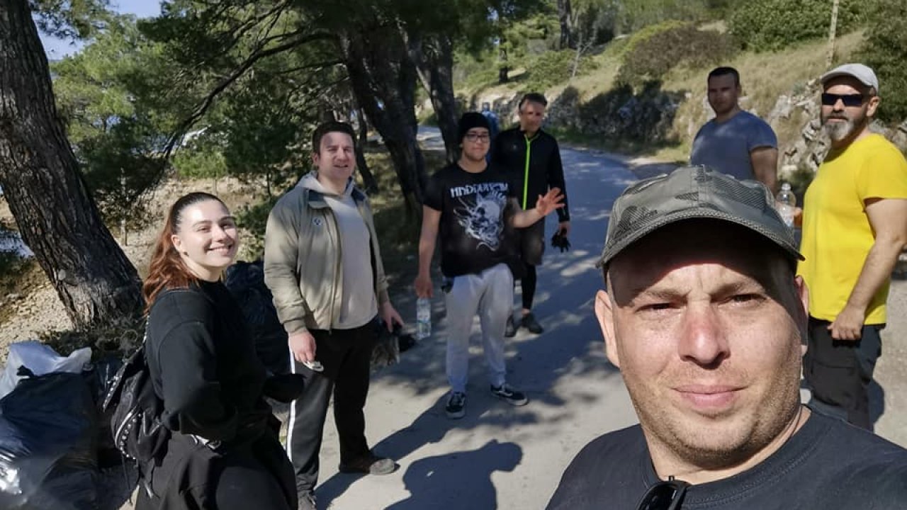 Akcija čišćenja od obale sv. Petra do uvale Panikovac: 'Žalosno je da na šetnici koja gleda na grad ima ovoliko smeća'