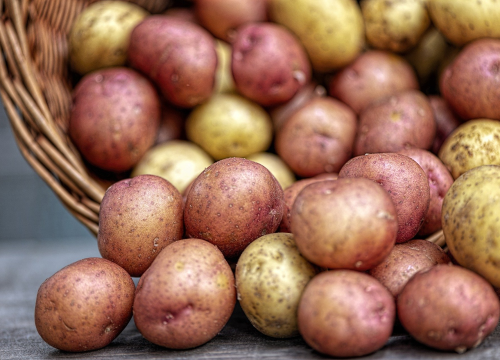 Hit godine! Recept za ražnjiće od krumpira pečene na roštilju