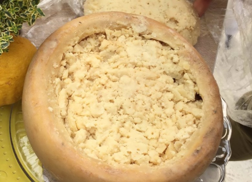 Kreacija Talijana zabranjena za slobodnu prodaju: Upoznajte najopasniji sir na svijetu