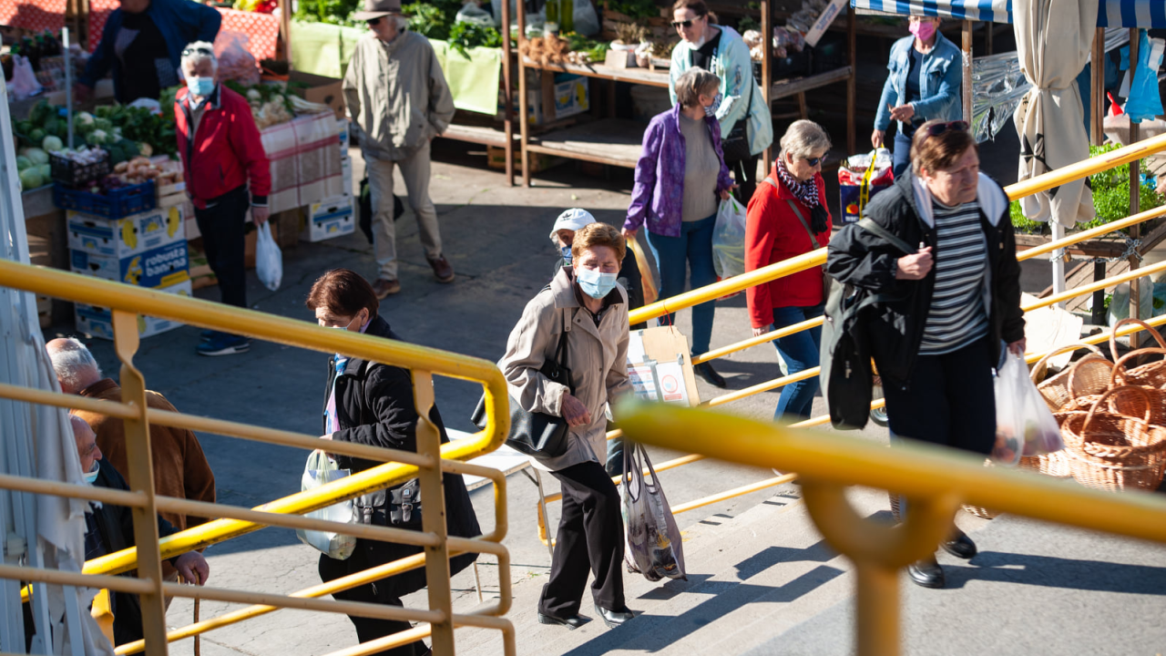 Šibenčani se više-manje pridržavaju novih mjera: U điru po pijaci kupovalo se i s maskom i bez maske
