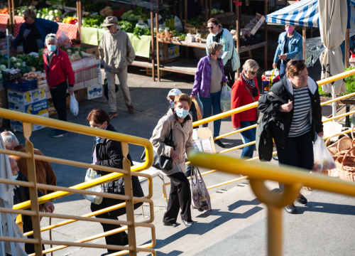 Šibenčani se više-manje pridržavaju novih mjera: U điru po pijaci kupovalo se i s maskom i bez maske