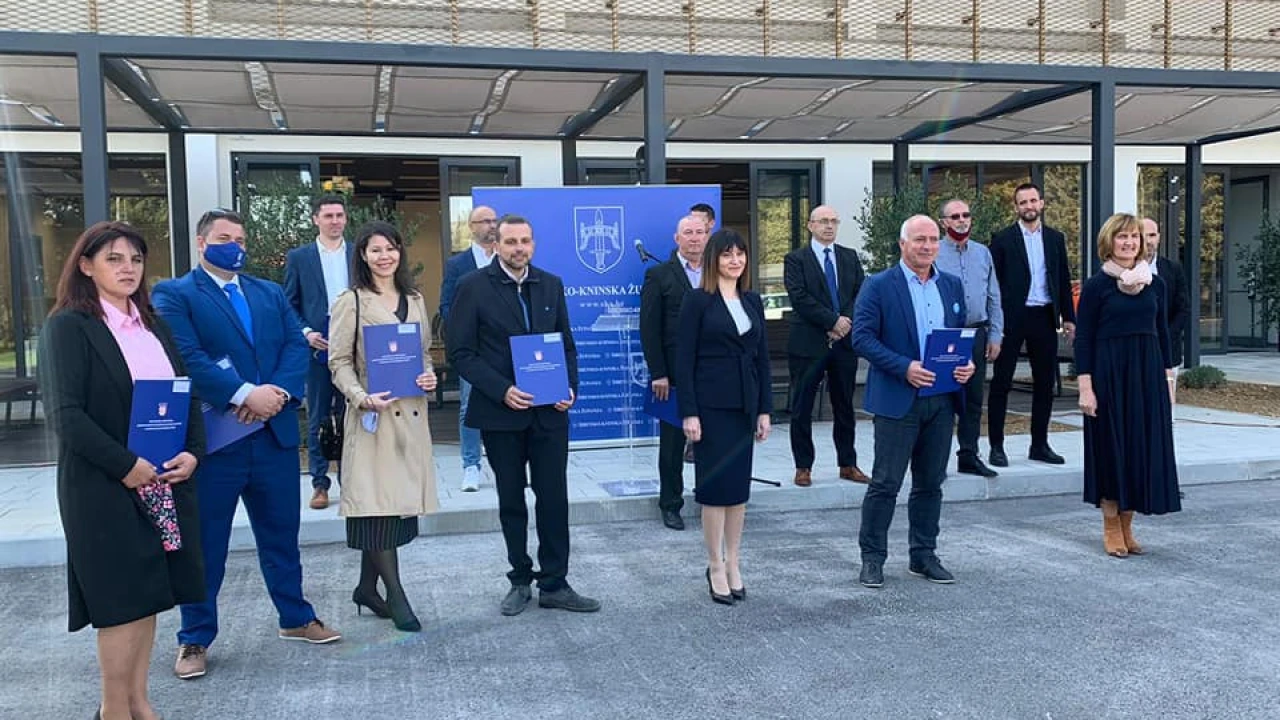 Ministrica Tramišak u Ražinama potpisala čak 19 ugovora i jedan sporazum