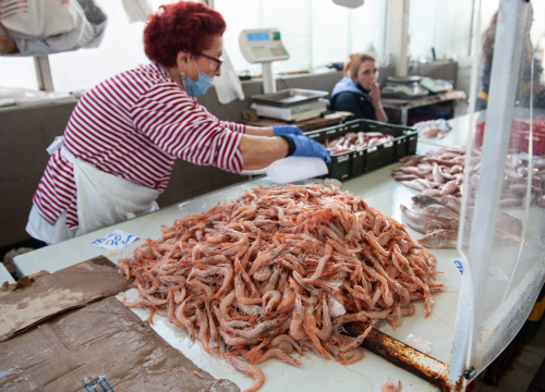 Đir po ribarnici na Veliki petak: 'Uvik je na današnji dan bila gužva, čekalo se u redu za uć po dobru ribu, a vidi sad, ništa'