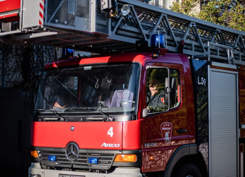 U Zagrebu izbio velik požar, dim se vidi preko pola grada