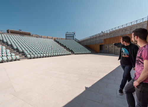 Fotografija 2 - O ljetnoj pozornici na sv. Mihovilu pričalo se od 50-ih, Pavić i Bakula istražili zašto je izgrađena tek 2014. godine