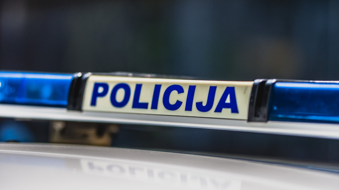 Šibenska policija uhvatila 58-godišnjaka koji je u Drnišu vozio pijan: Izmjereno mu 2,21 promila alkohola u organizmu