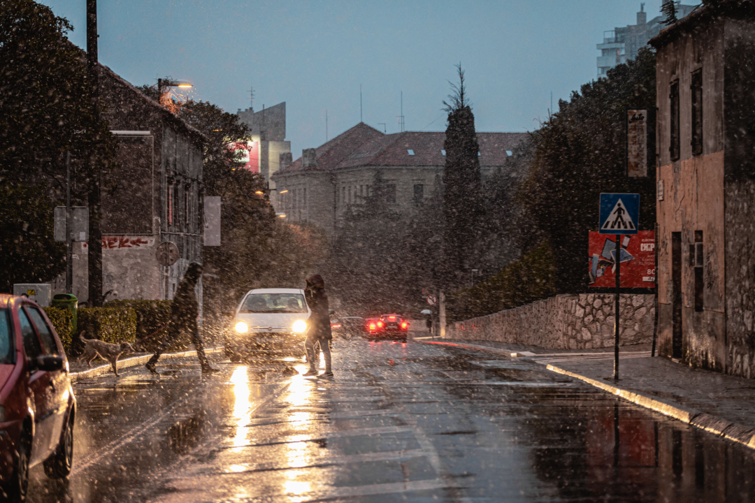 Već je debelo proljeće, a u Šibeniku pada snijeg: Zadnji put tako je bilo 2018. godine