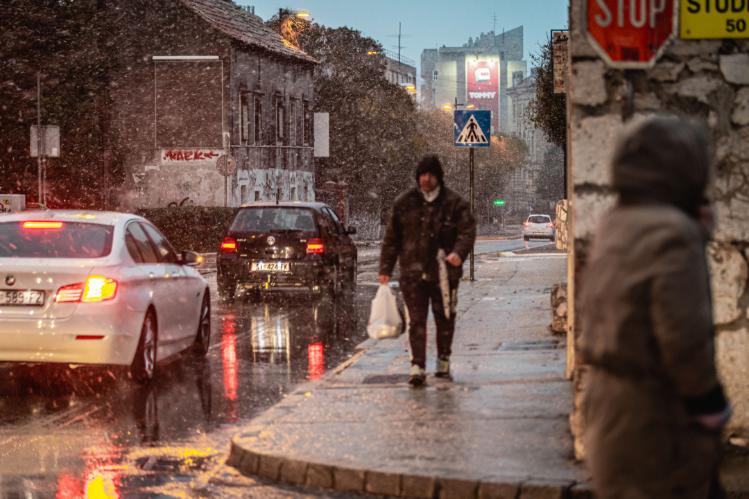 Već je debelo proljeće, a u Šibeniku pada snijeg: Zadnji put tako je bilo 2018. godine