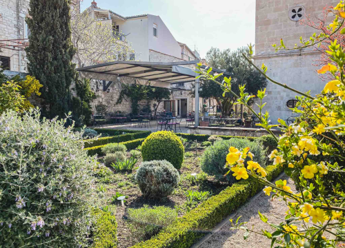 Fotografija 3 - Uživajte u odličnoj kavi u idiličnom ambijentu Vrta sv. Lovre!