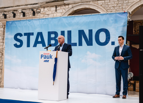 Fotografija 16 - ‘Stabilno’, ali ‘Za svaki slučaj...’: Pauk i Rakić ispred katedrale predstavili kandidature za župana i zamjenika