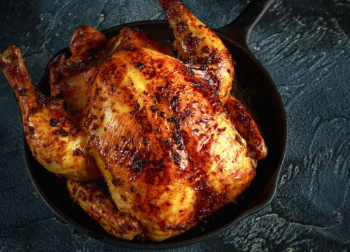 Bez presušenih prsa! Trik za pečeno pile s hrskavom koricom i sočnim mesom