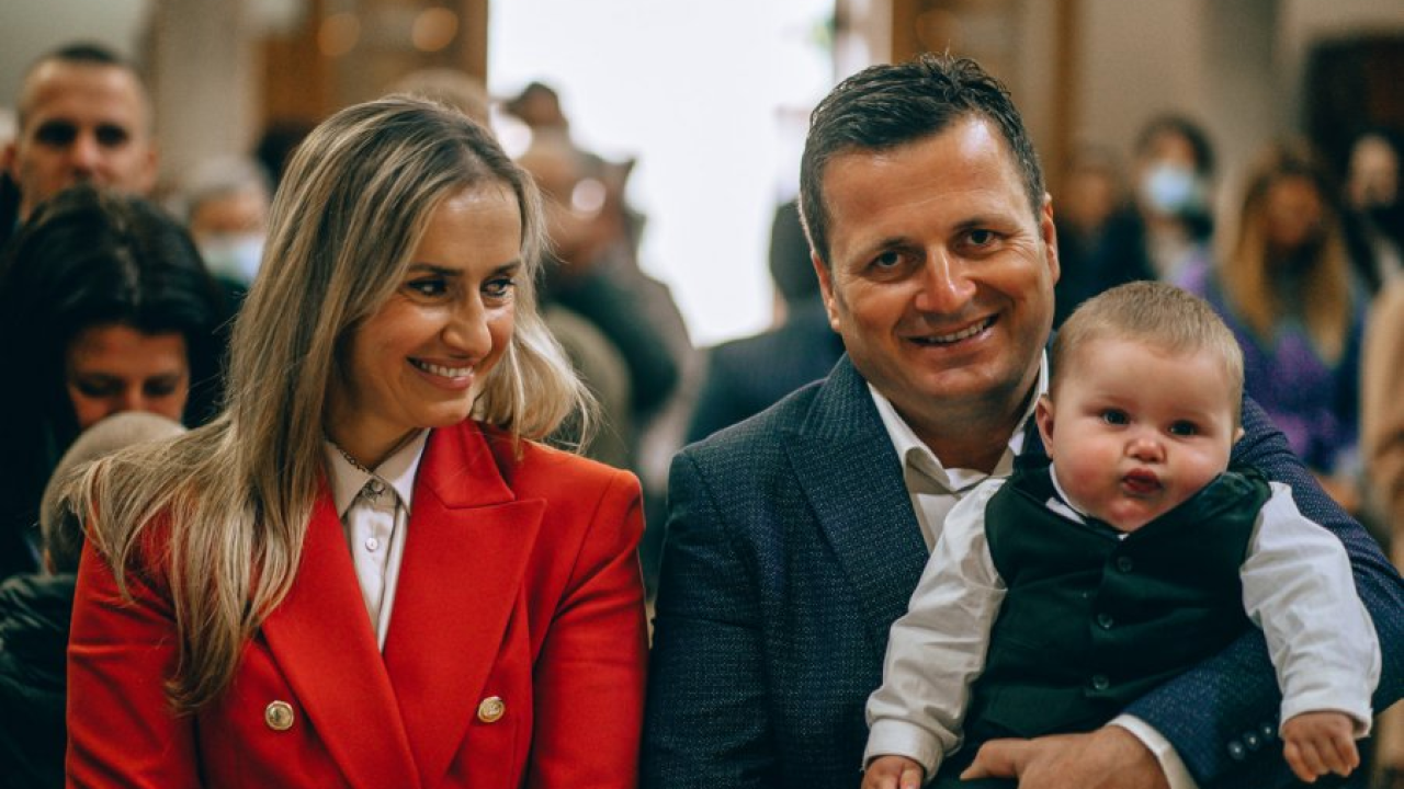 U Vodicama kršten Toma, deveto dijete Suzane i Kriste Krluk