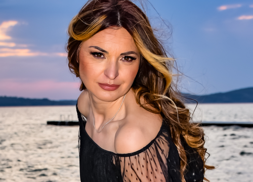 Vatrena navijačica Božena Bajalica finalistica ‘Online Miss Croatia’: Kako je okupila Funcute i nogometaše Šibenika, pogledajte večeras