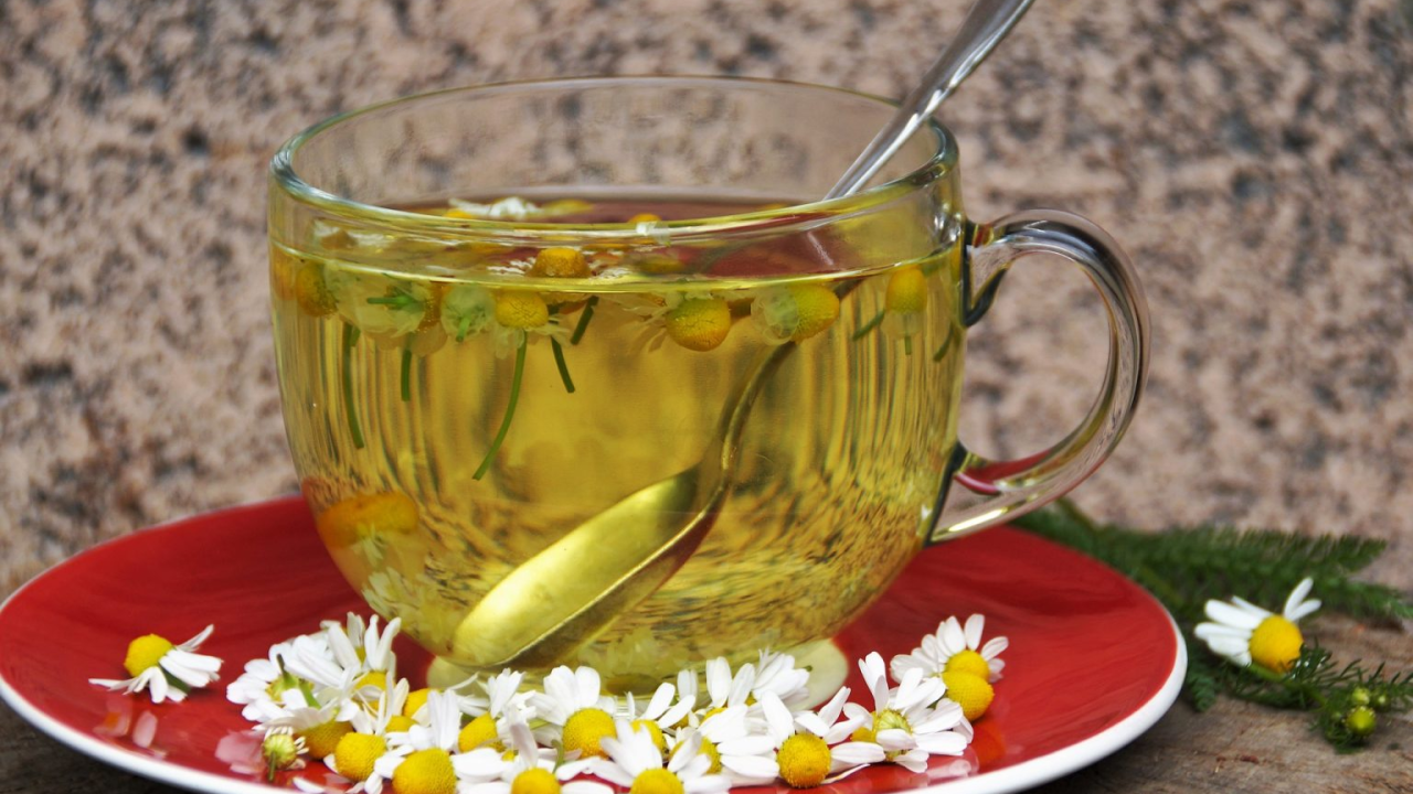 Osam razloga zašto biste trebali redovito piti čaj od kamilice