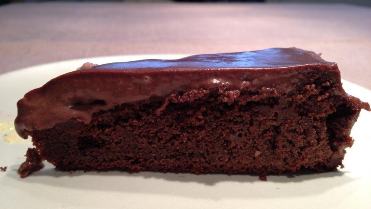 Samo 3 sastojka: Recept za sočnu čokoladnu tortu bez brašna koju svatko može napraviti