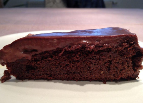 Samo 3 sastojka: Recept za sočnu čokoladnu tortu bez brašna koju svatko može napraviti