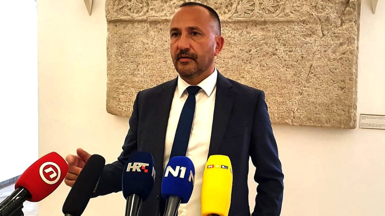 Zekanović u Saboru o šibenskim virtuozima preživljavanja: 'Tri tisuće građana se našlo na udaru sustava'