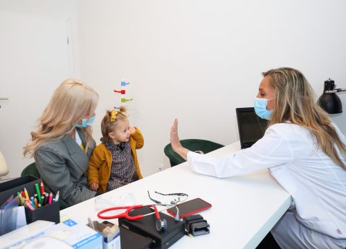 Fotografija 2 - Antonija Mišura Sandrić s kćerkicom posjetila dječju Polikliniku Vrdoljak u Zadru!