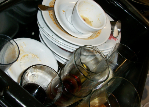 Očistite zagoreno posuđe bez muke i ribanja uz super dodatak