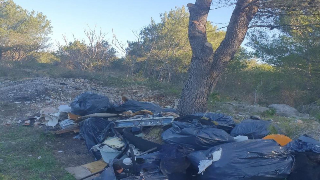 Očišćeno deset divljih deponija oko Šibenika: Ljudi su u prirodu pobacali 120 tona smeća