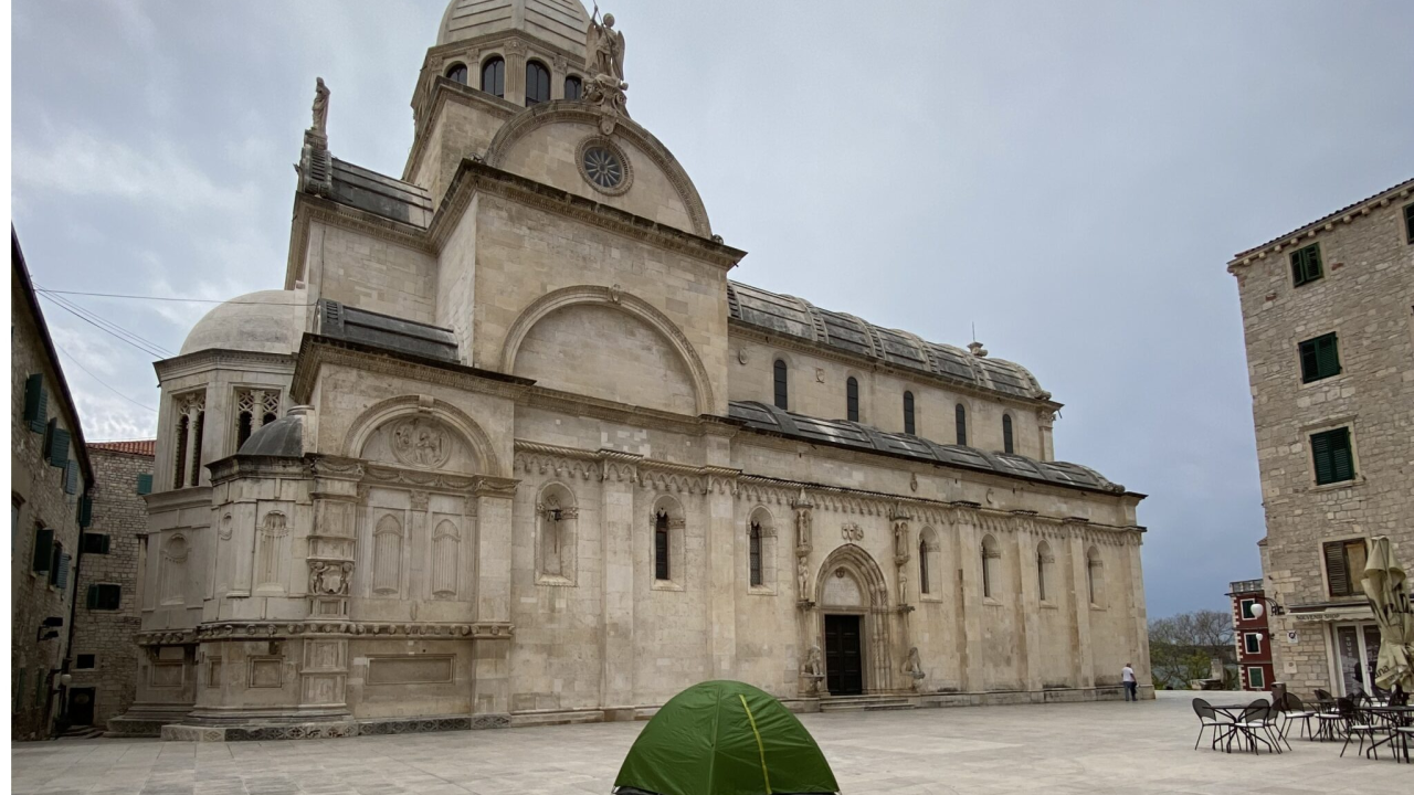 Zekanović kod Gradske vijećnice podigao šator: 'Ovo nije dio naše bogate kulture'