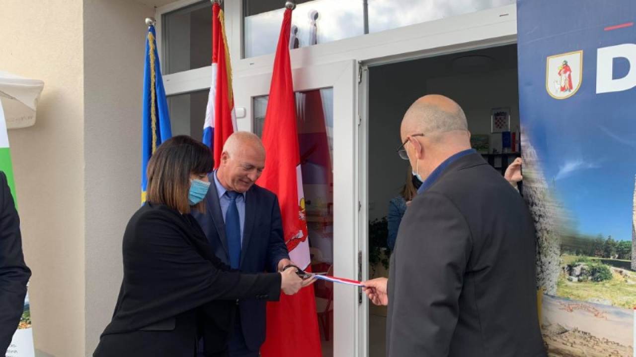 Svečanim otvorenjem hostela u Bogatiću Miljevačkom kod Drniša završen projekt ‘Natura Drniš’