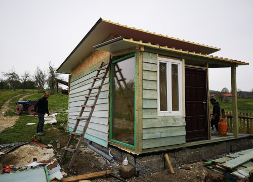 Fotografija 2 - Šibenčani grade novi dom za obitelj stradalu u potresu na Baniji, trebaju vašu pomoć da je dovrše