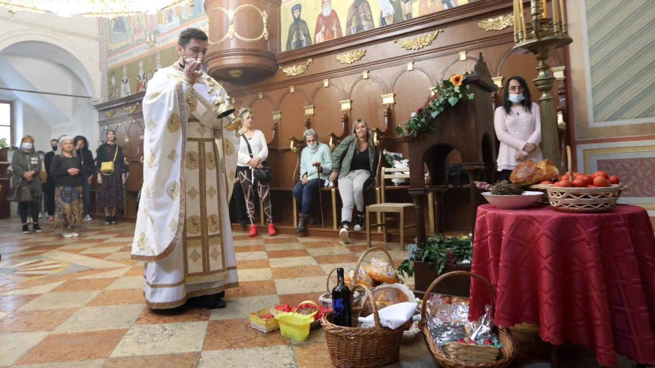 Pravoslavni vjernici u Šibeniku proslavili Uskrs: 'Molim se za jedinstvo i snagu za bratsku slogu'