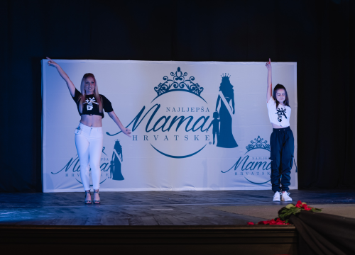 Fotografija 16 - U šibenskom kazalištu održan izbor za najljepšu mamu: Vedrana Halinčić Bakšić i Ljubica Bulić ponijele lente
