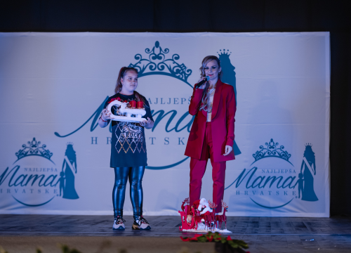Fotografija 19 - U šibenskom kazalištu održan izbor za najljepšu mamu: Vedrana Halinčić Bakšić i Ljubica Bulić ponijele lente