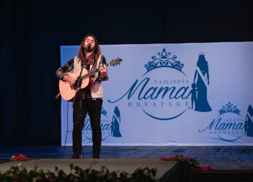 Fotografija 27 - U šibenskom kazalištu održan izbor za najljepšu mamu: Vedrana Halinčić Bakšić i Ljubica Bulić ponijele lente