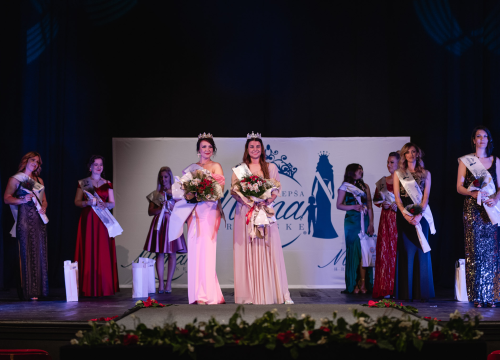 Fotografija 33 - U šibenskom kazalištu održan izbor za najljepšu mamu: Vedrana Halinčić Bakšić i Ljubica Bulić ponijele lente