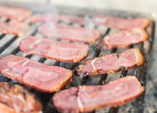 Pet grešaka zbog kojih nam meso s roštilja ispada loše