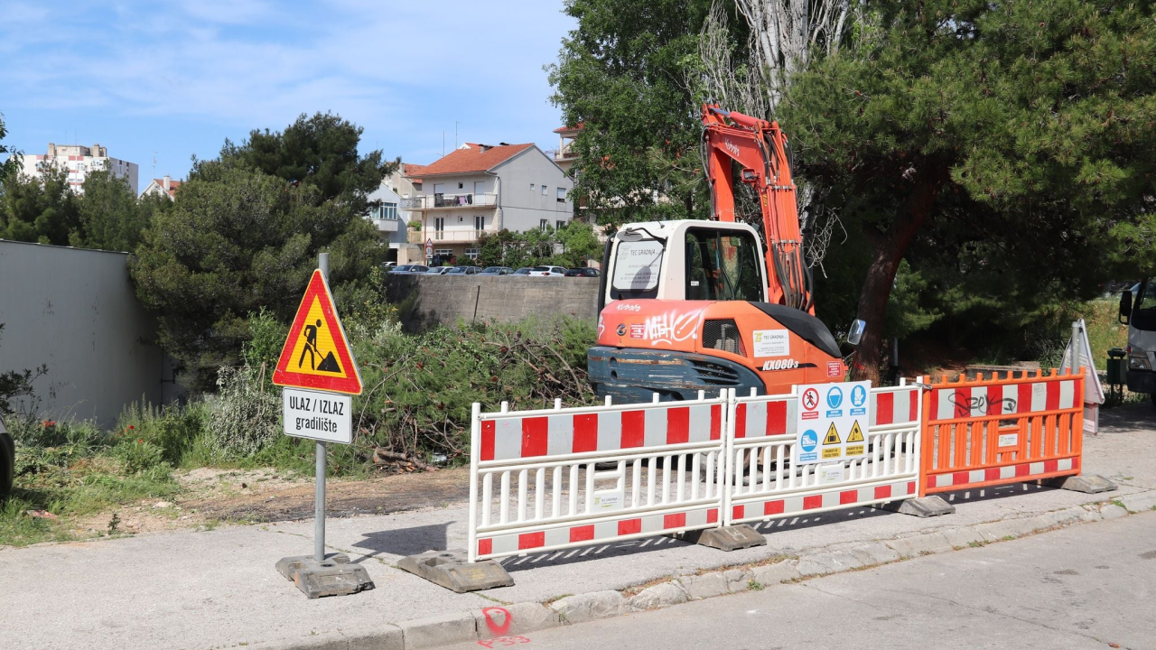 Počeli radovi na Vidicima: Za tri mjeseca slijepa ulica spojena na 'tri trake', stanarima novi parking