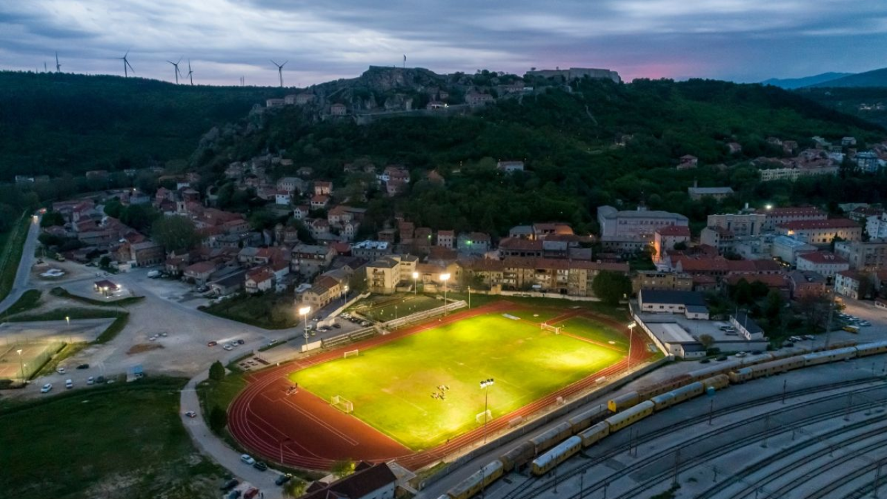 Nakon 108 godina Dinarino igralište dobilo je reflektore