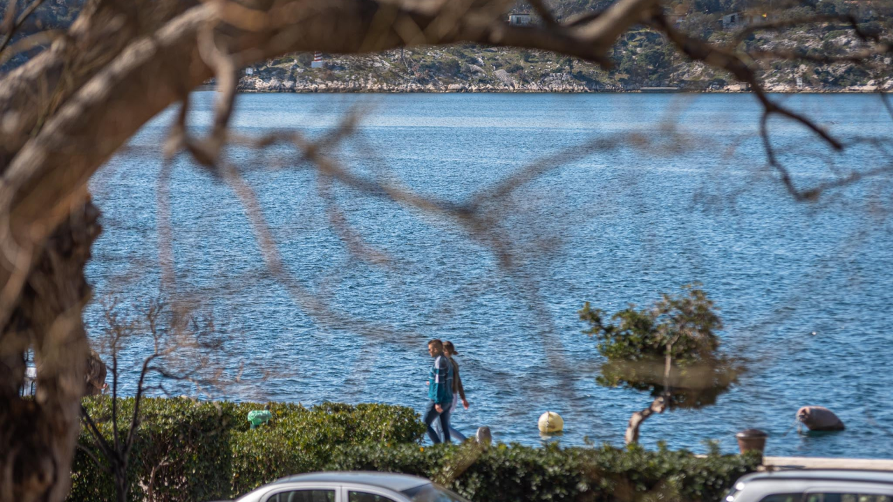 Tijekom jutra umjerena i jaka bura, prevladavat će sunčano
