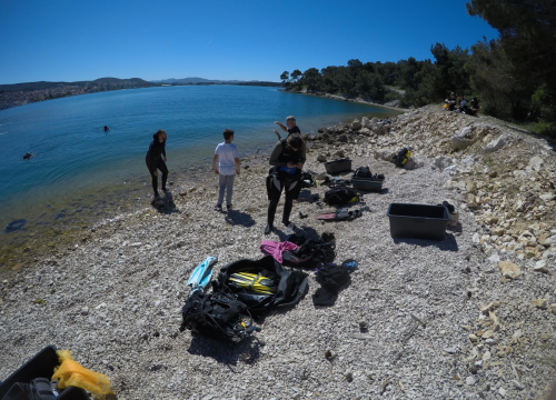Fotografija 7 - Ronioci objavili što su sve zatekli pod morem na Marinskoj: Gume, gume, gume... i jedan krov!