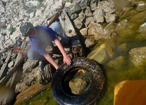 Fotografija 27 - Ronioci objavili što su sve zatekli pod morem na Marinskoj: Gume, gume, gume... i jedan krov!