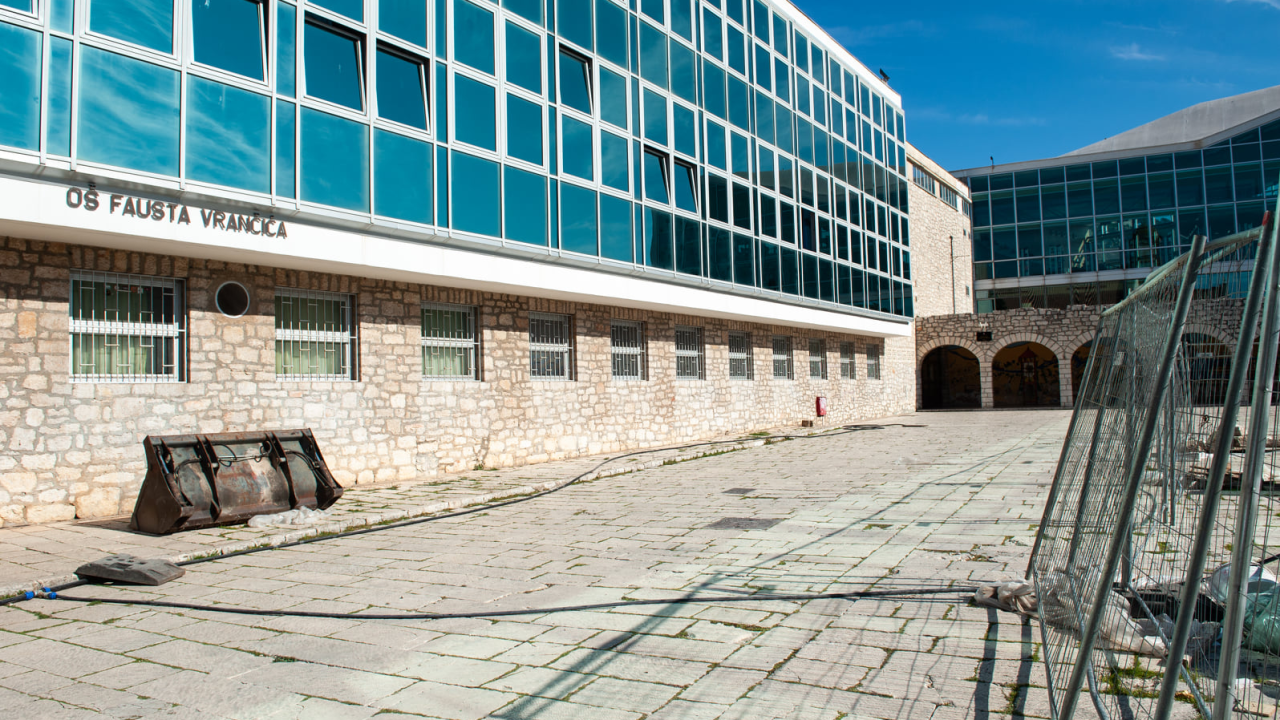 Od ponedjeljka svi osnovci idu nazad u škole 'uživo': Od srednjoškolaca samo maturanti