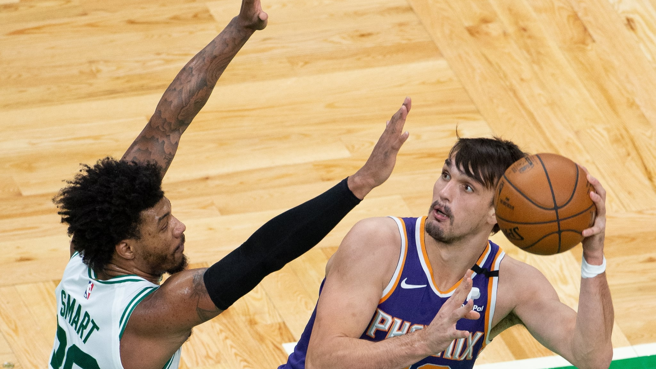 Šarić u pola sata na parketu dao 12 koševa, Zubac osam