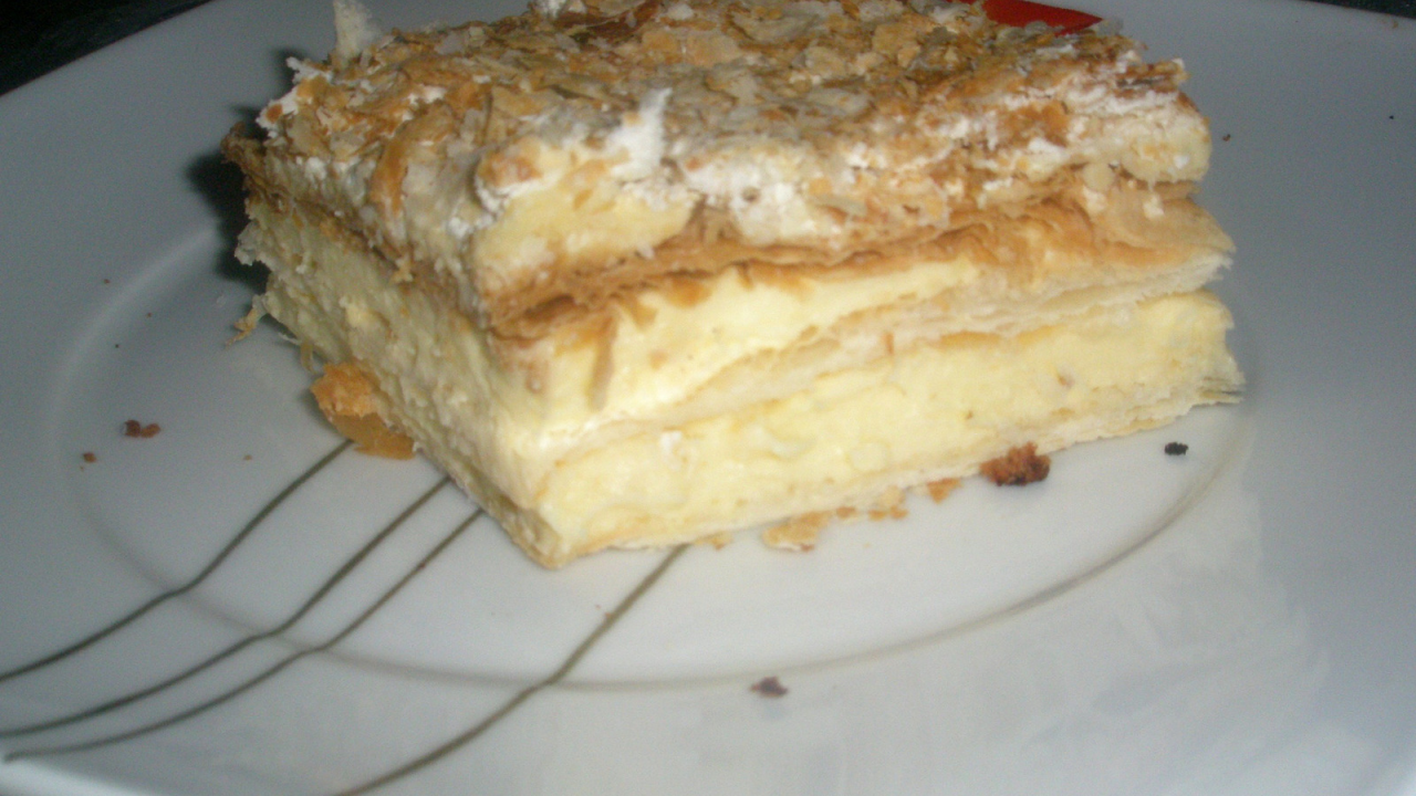 Fantastičan kolač s namazom od lješnjaka i čokolade