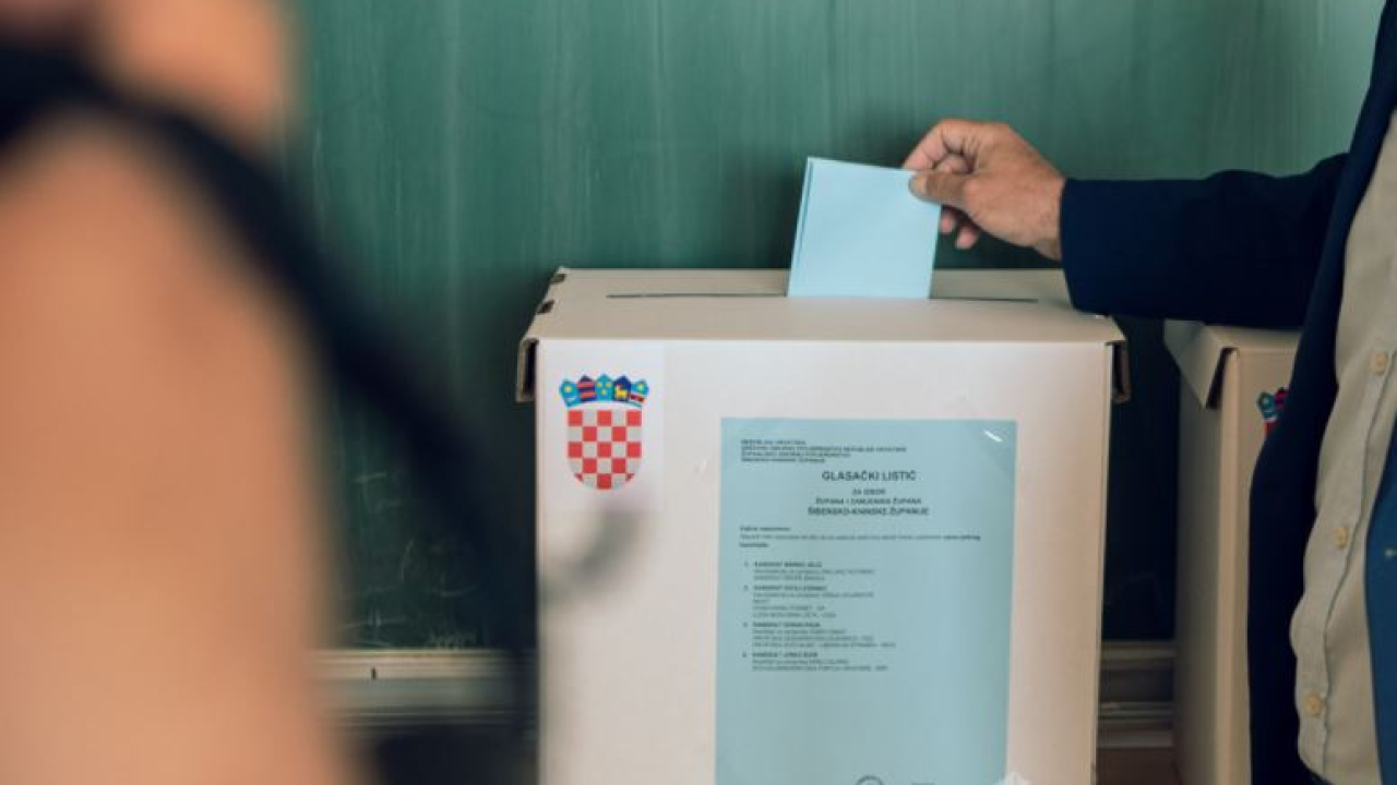 Samo dvije općine u županiji čekaju drugi krug: Rezultati Rogoznice i Tisnog tek za dva tjedna, pogledajte ostale