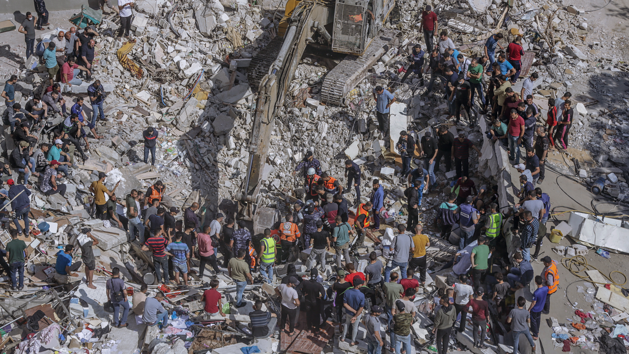 Ubijeno 33 Palestinaca u izraelskim udarima, rakete se ispaljuju iz Gaze