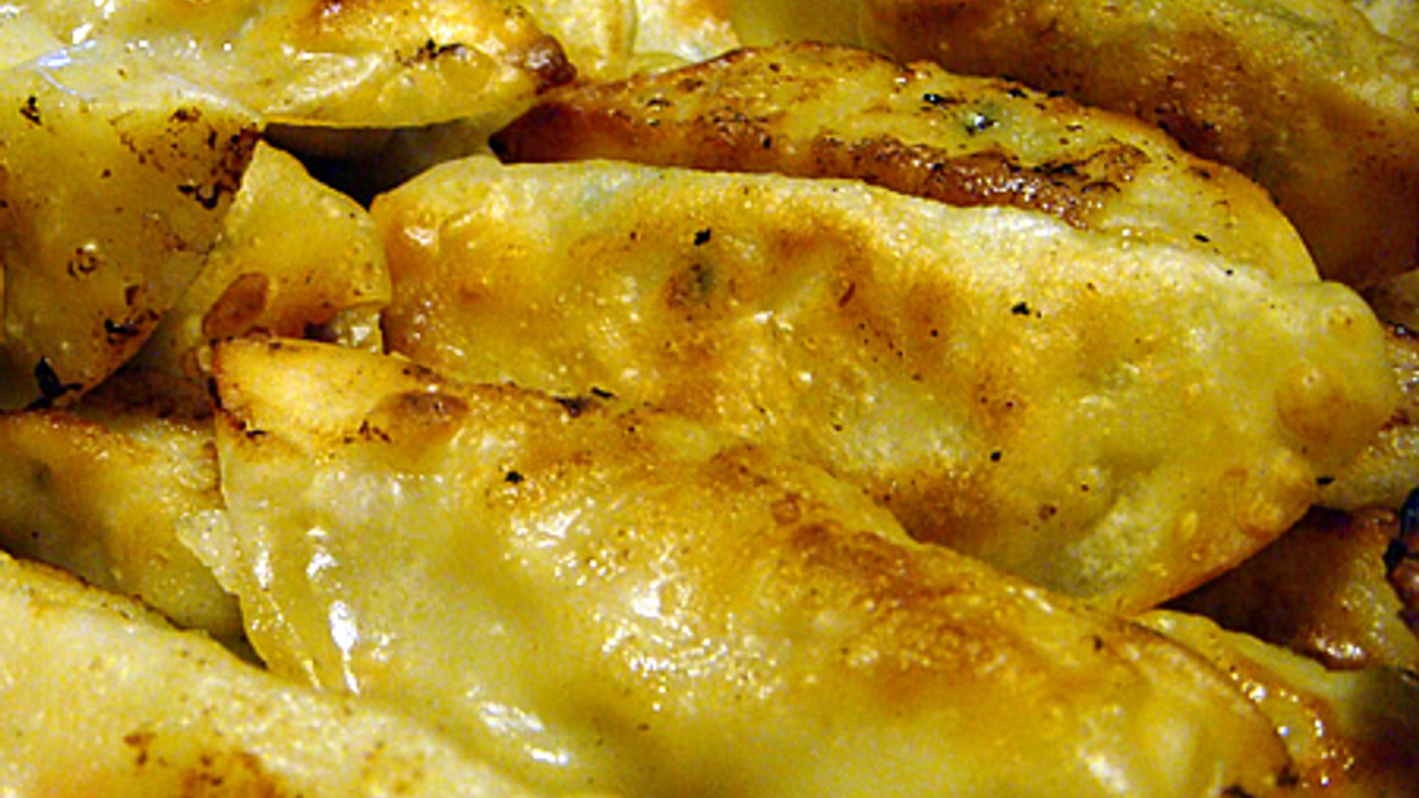 Kad probate, nema natrag: Mirisni prženi ravioli sa sirom i špinatom