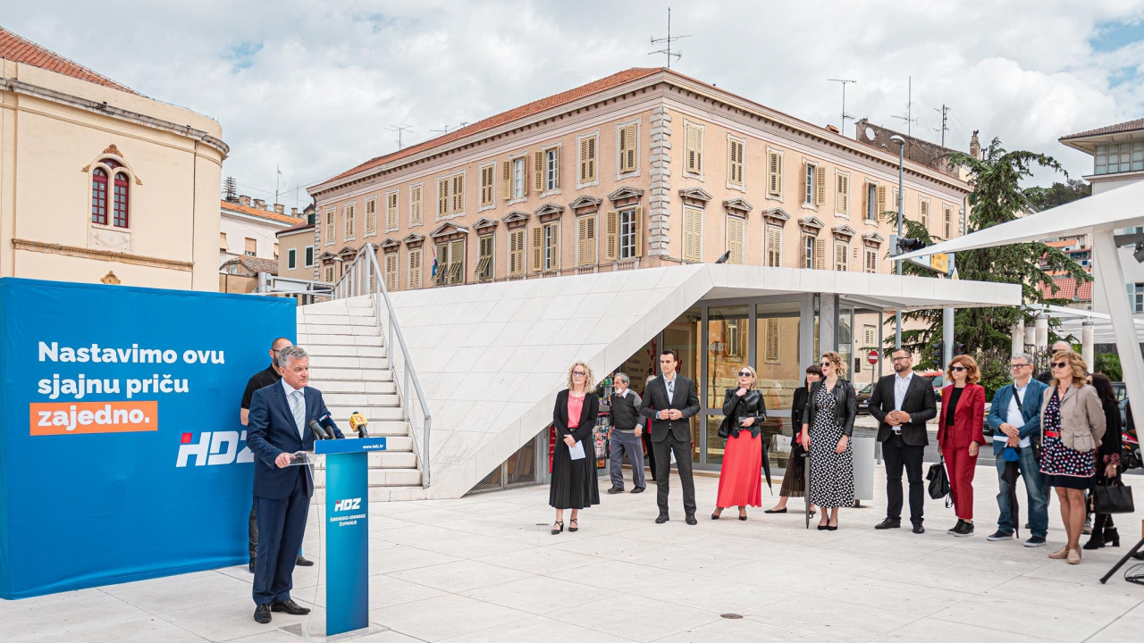 Burić okupio ravnatelje i direktore: 'Danas je IN biti Šibenčanin i u Zagrebu i u Splitu i u svijetu'